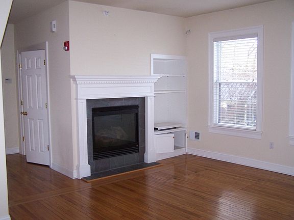 3rd image of 563 N Broadway #2