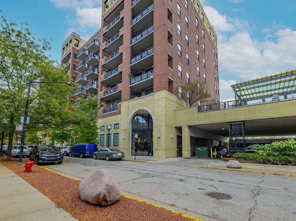 811 W 15th Pl Unit 806, Chicago, IL 60608
