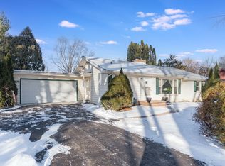 178 Brookhill Rd, Libertyville, IL 60048