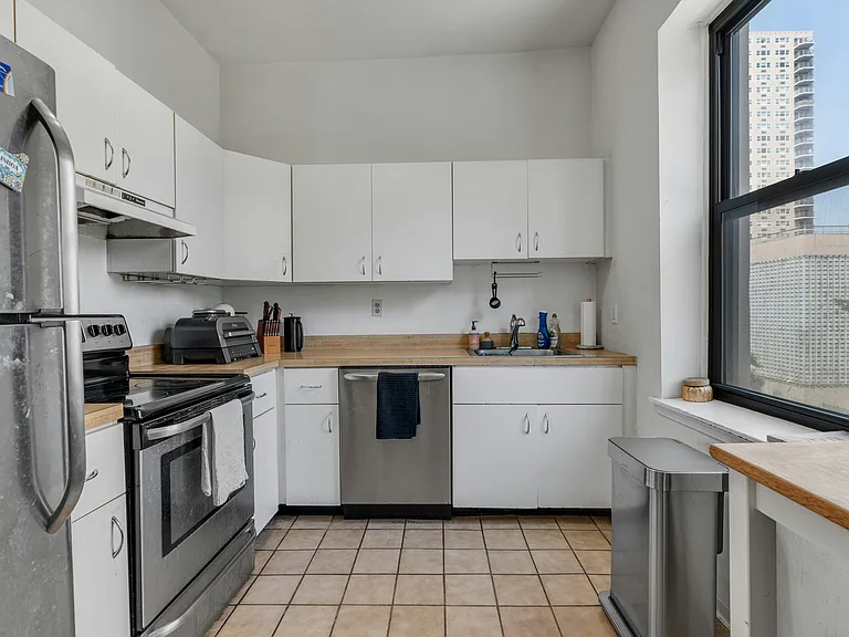 300 Hudson St #7 — Photo 6
