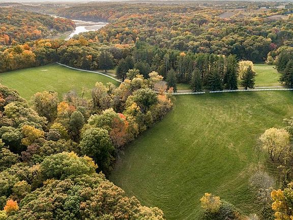 3rd image of 1538 Cliffs Ln