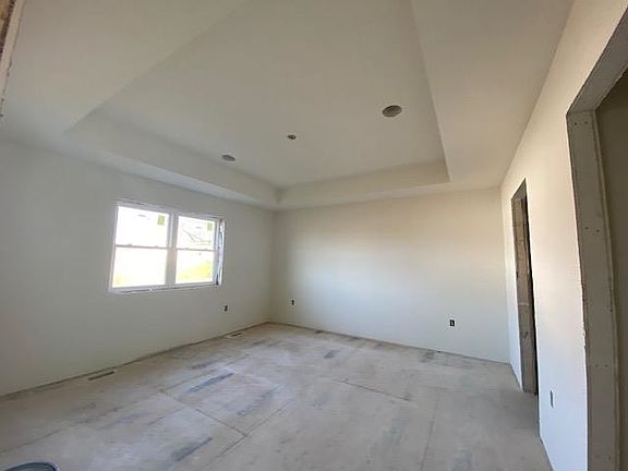 5th image of 401 Roosevelt St