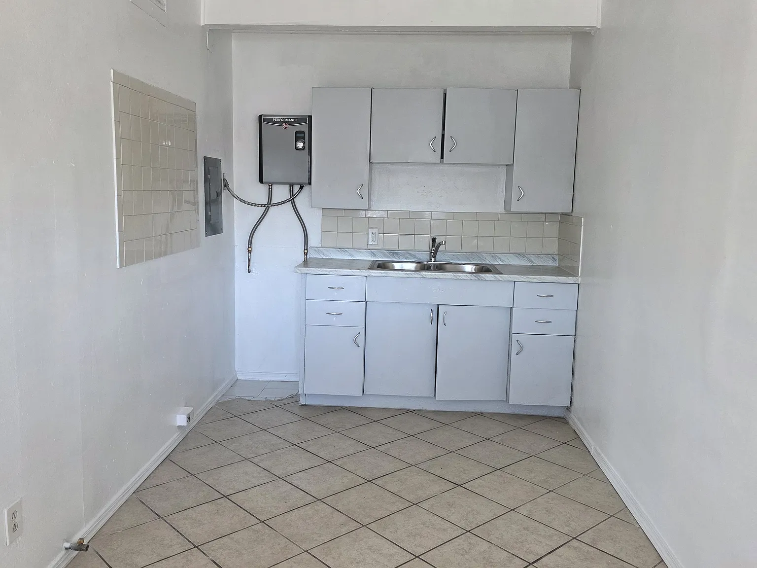 1 Bedroom 1 bath — Photo 2