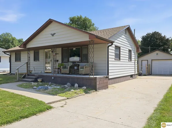 734 N 15th St, Blair, NE 68008