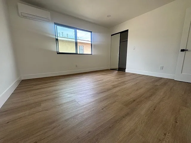 2668 Randolph St — Photo 24