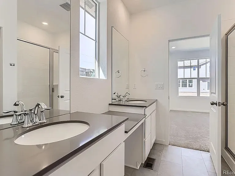 165 Fremont Ct — Photo 8