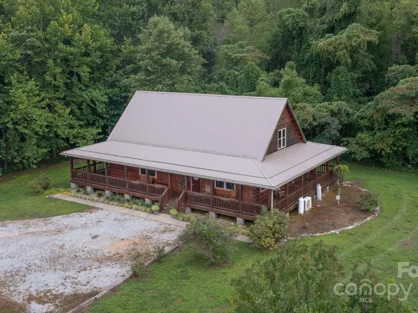 145 Lost Cove Dr, Marion, NC 28752