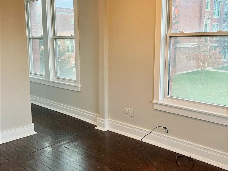 294 S Elmwood Ave #4 — Photo 4