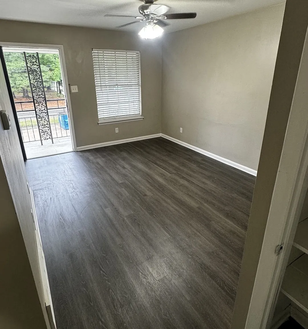 2 bed, 800 sqft, $995 — Photo 2