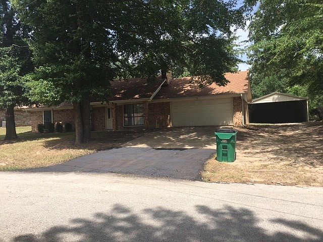 1st image of 15973 Echo Glen Dr