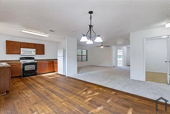 3 bed, 2637 sqft, $2,682 — Photo 1