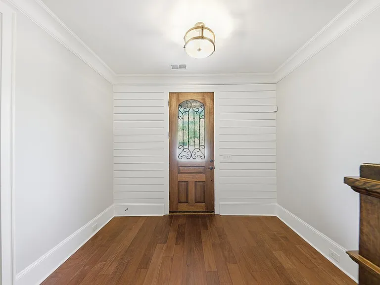 209 Highland Park — Photo 3