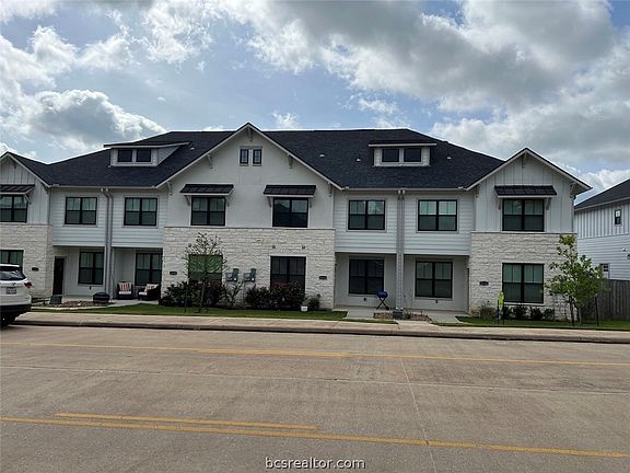 3rd image of 2106 Crescent Pointe Pkwy