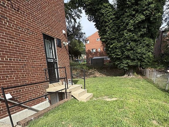 2nd image of 4030 Lyons St