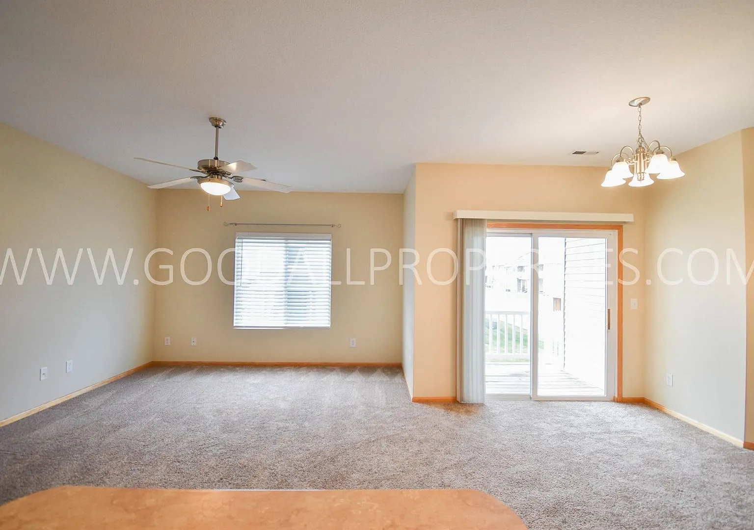 Welcome to this affordable 2-Bedroom, 2-Bath Condo in Johnston with Detached 1-Car Garage. — Photo 3