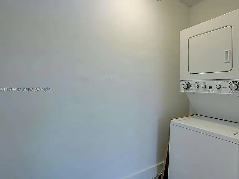 1335 NE 5th Ave #7 — Photo 11