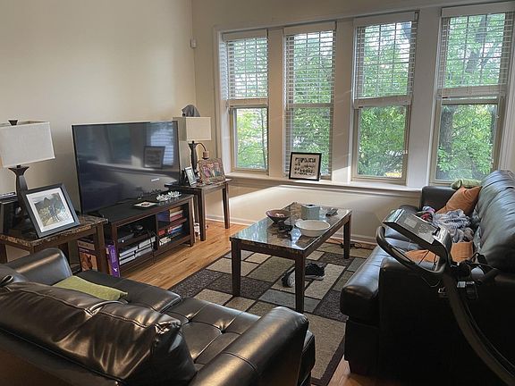 2nd image of 966 W Cuyler Ave APT 2S
