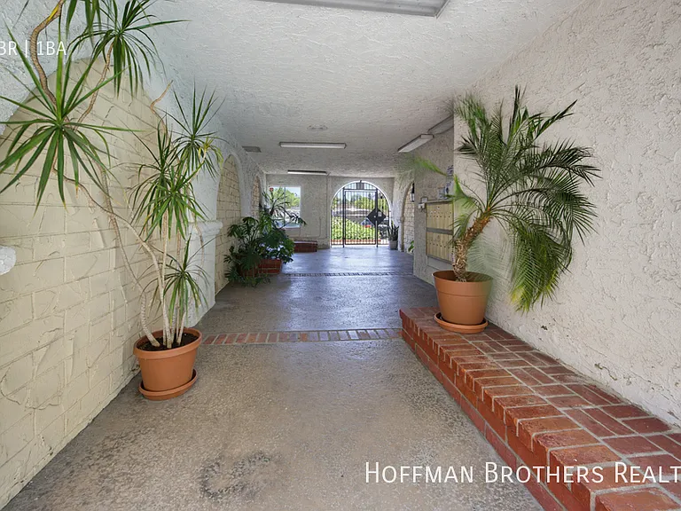 6907 Whitsett Ave #204 — Photo 7
