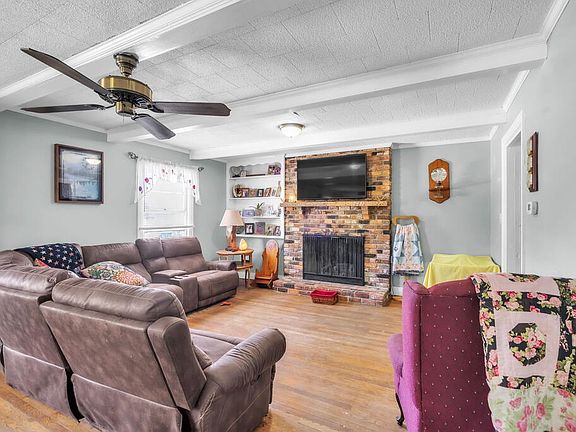 4th image of 122 Robertson St