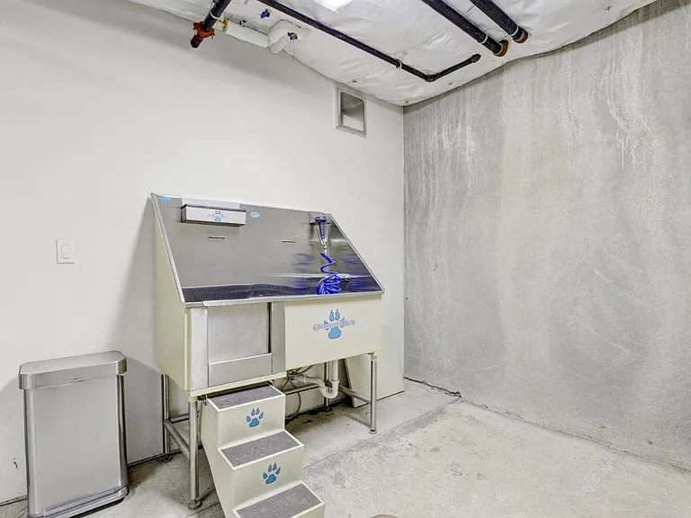 Sparc Apartments Pet Washing Station