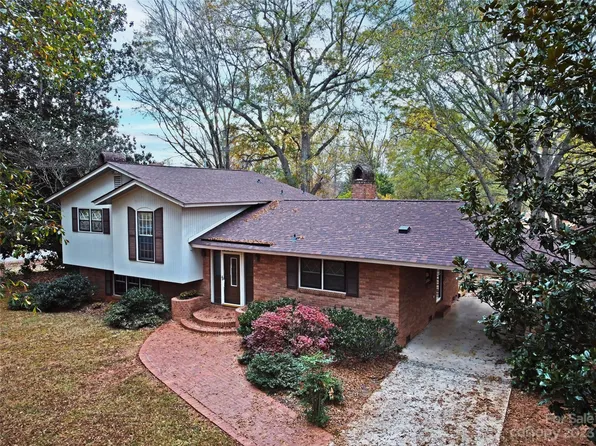 6201 Kinghurst Dr, Charlotte, NC 28216
