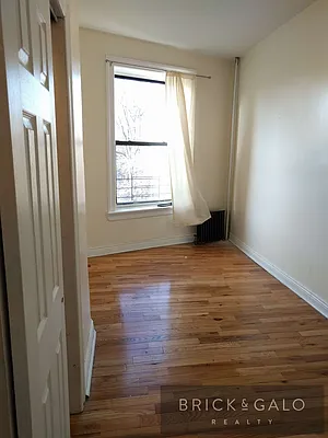 Rented by BRICK & GALO REALTY CORP | media 28