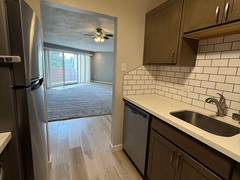 105 Rampart Dr — Photo 2
