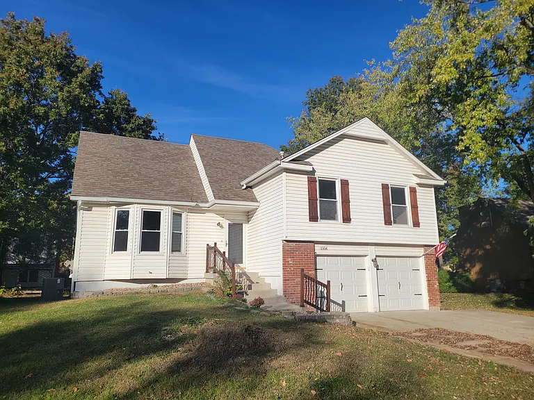 1504 E Wells Fargo Dr — Photo 2