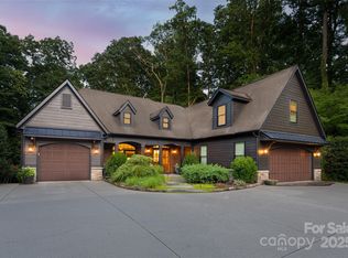 300 White Pine Dr, Hendersonville, NC 28739