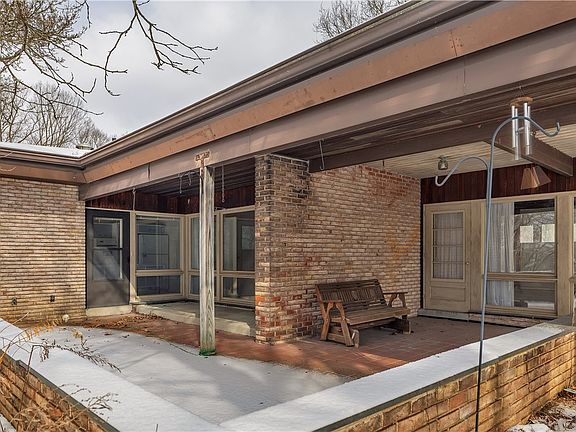 4th image of 4526 Evergreen Dr