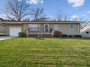 211 Harrison St NW, Cascade, IA 52033