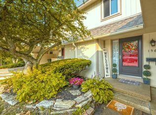 1564 Charter Oak Dr, Rochester, MI 48309