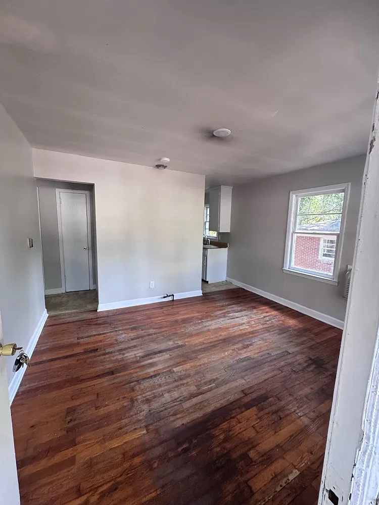 216 Crawford Avenue - 1 — Photo 4