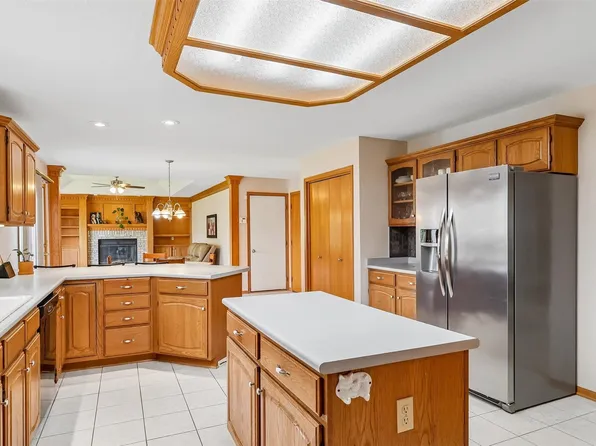 455 Edgewood Ln, Pleasant Hill, IA 50327