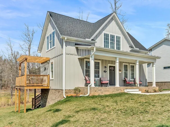 107 Retreat Ln, Huddleston, VA 24104