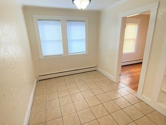 3rd image of 18 Brook Rd #2-R