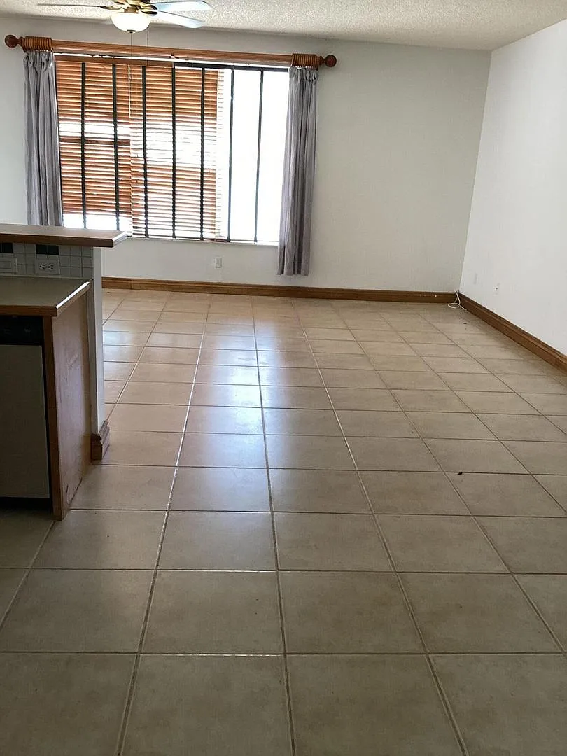 19440 Sw 2nd St #19440 Pembroke Pines, Fl 33029 — Photo 1
