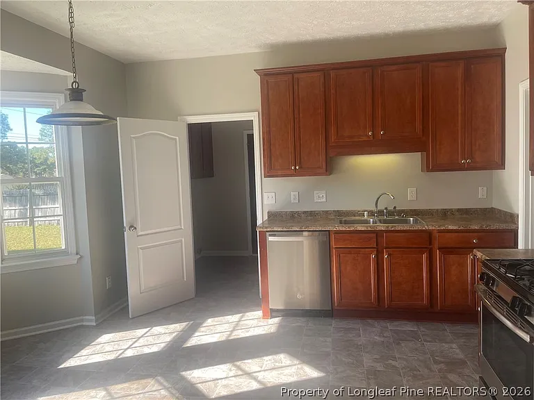 425 Dunblane Way — Photo 5