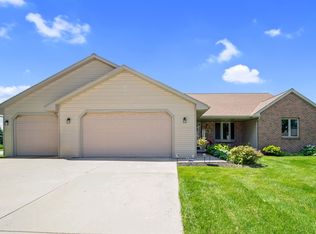 2612 Crystal Springs Dr, Green Bay, WI 54311