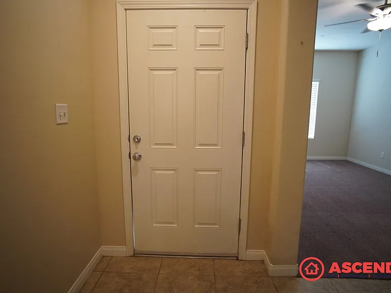 7918 Rhine Dr — Photo 2