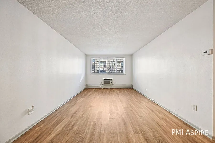 1 Bedroom 1 Bath Apartment — Photo 4