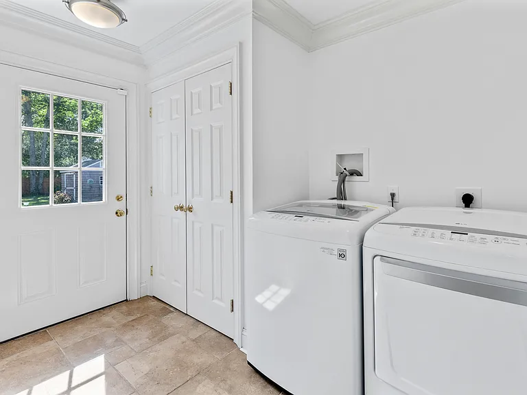 9 Eisenhower Dr — Photo 12