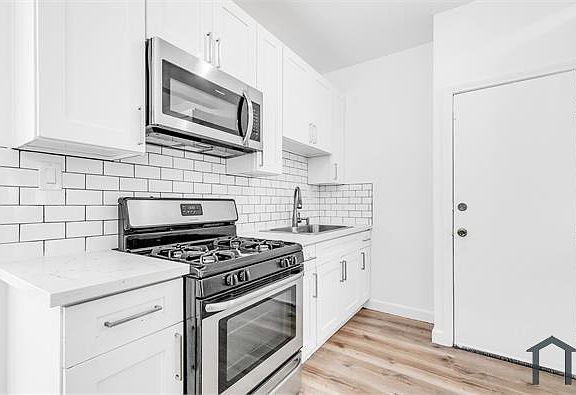 3rd image of 1843 S La Brea Ave APT 3