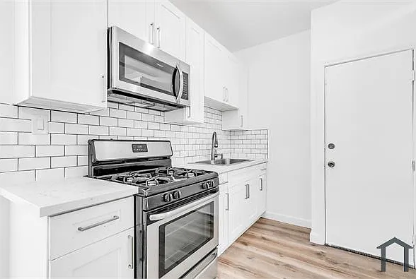1843 S La Brea Ave #B — Photo 1