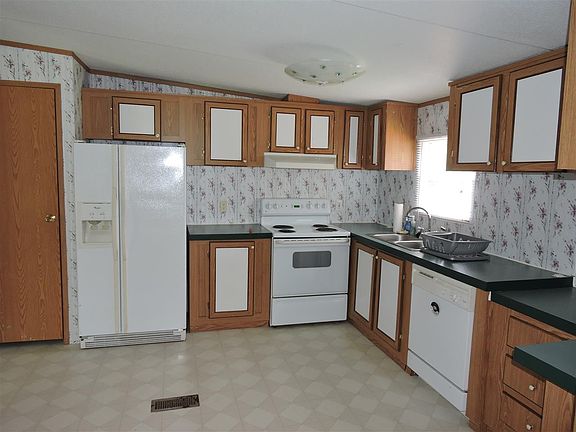 3rd image of 320 Pauline Dr