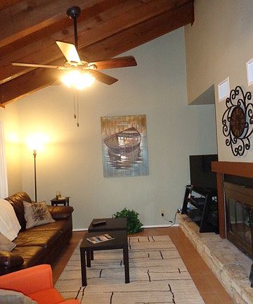 3rd image of 1101 Parkview Dr APT B12