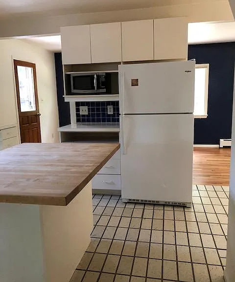 576 University Ave — Photo 23