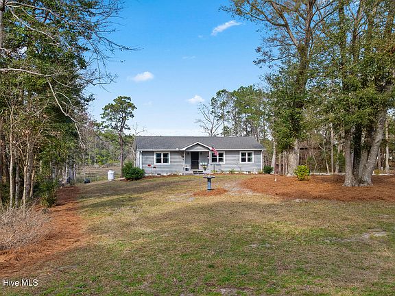 5th image of 3879 Beaver Circle SW