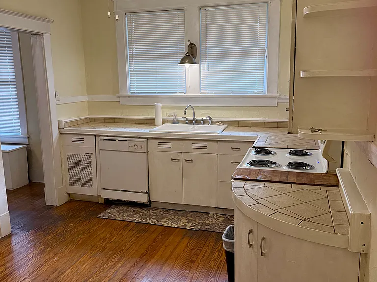 2100 University Cir — Photo 11