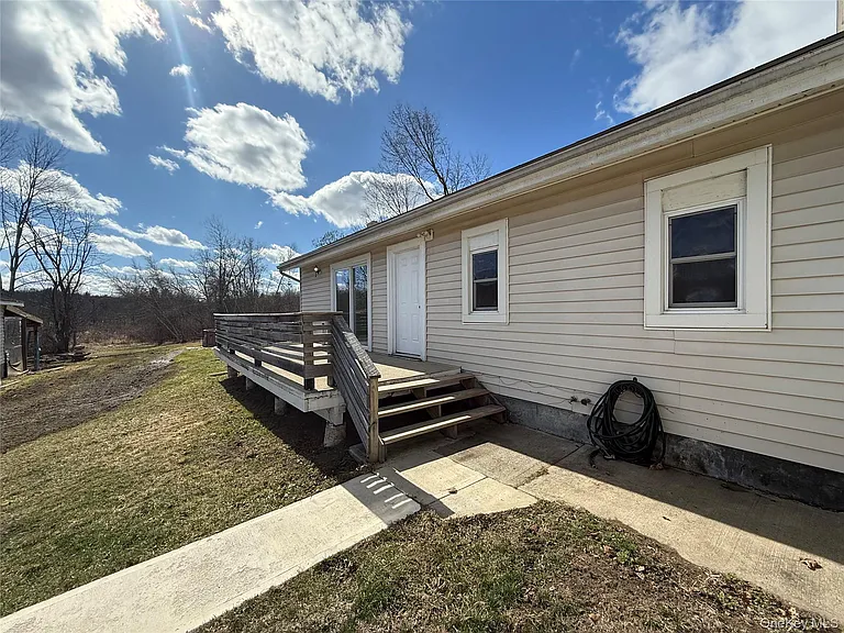 657 Eatontown Rd — Photo 1